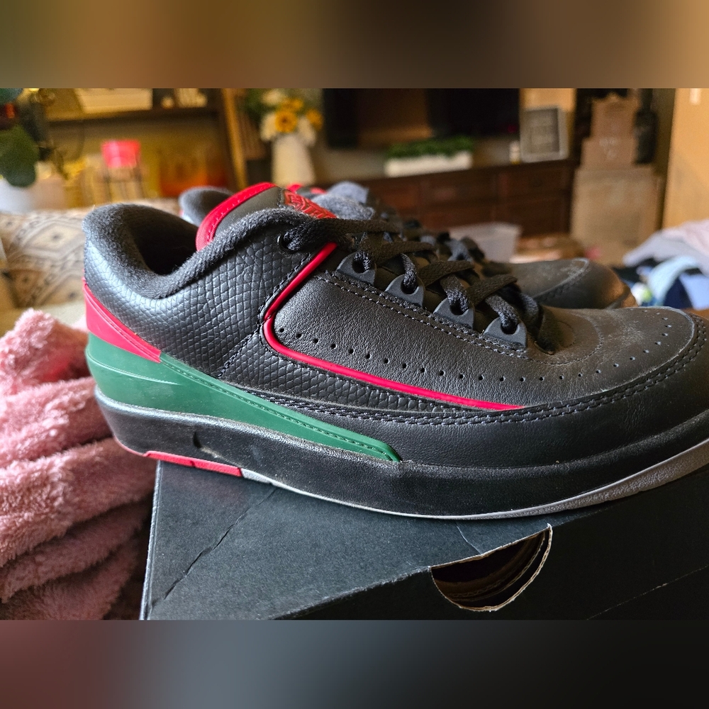 AIR JORDAN 2 RETRO LOW (GS) - Picture 4 of 9